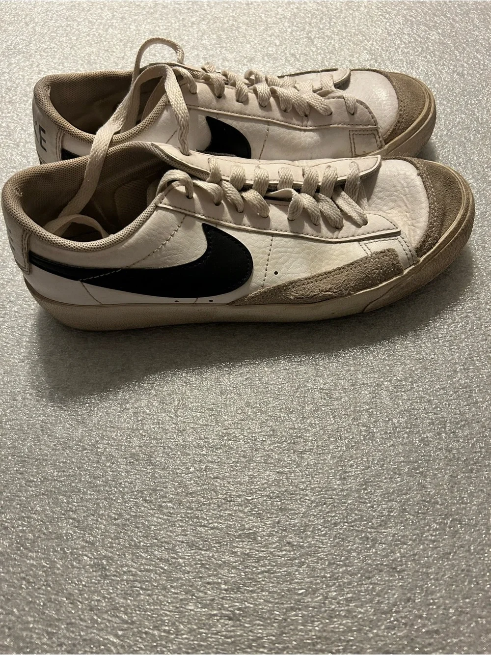 Nike Kids White and Black Low-Top Sneakers